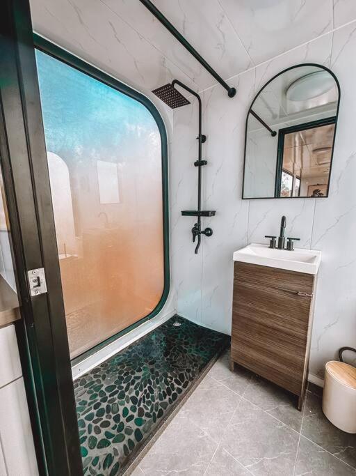 האלאיווה Modern Off Grid Tiny Home! מראה חיצוני תמונה